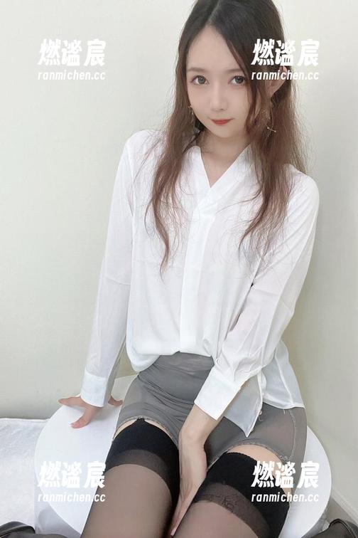 51酱 51酱的婚纱:全套图包,穿着这让人怀疑人生的婚纱,我真的是结了婚吗?