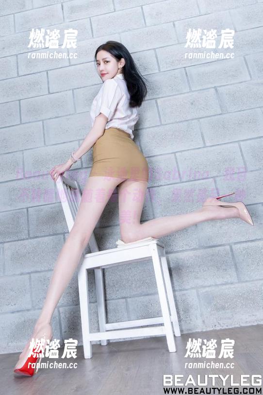 Beautyleg-Sabrina Beautyleg - 泳池里的Sabrina,我目不转睛地追随着每个动作,果然是另一种美!