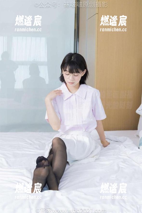 BoBoSocks袜啵啵-小甜豆 BoBoSocks袜啵啵 - 小甜豆的圣诞服福利图包,来一起寻找那些闪闪发光的时刻吧!
