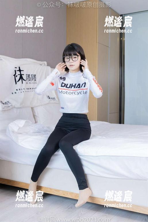 BoBoSocks袜啵啵-小甜豆 BoBoSocks袜啵啵 - 小甜豆最新图集分享:就是爱上了这方便面的神奇摆拍!