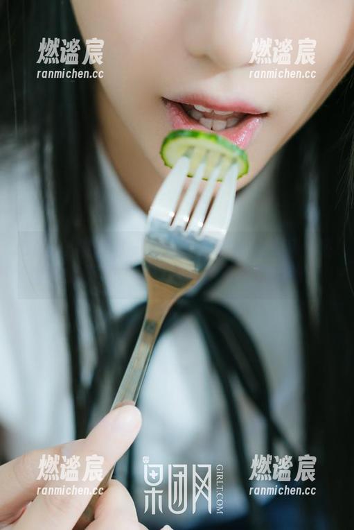 GIRLT果团网 - 小九九带你跨越圣诞：豪华合集下载，谁说只有雪花才能缤纷？