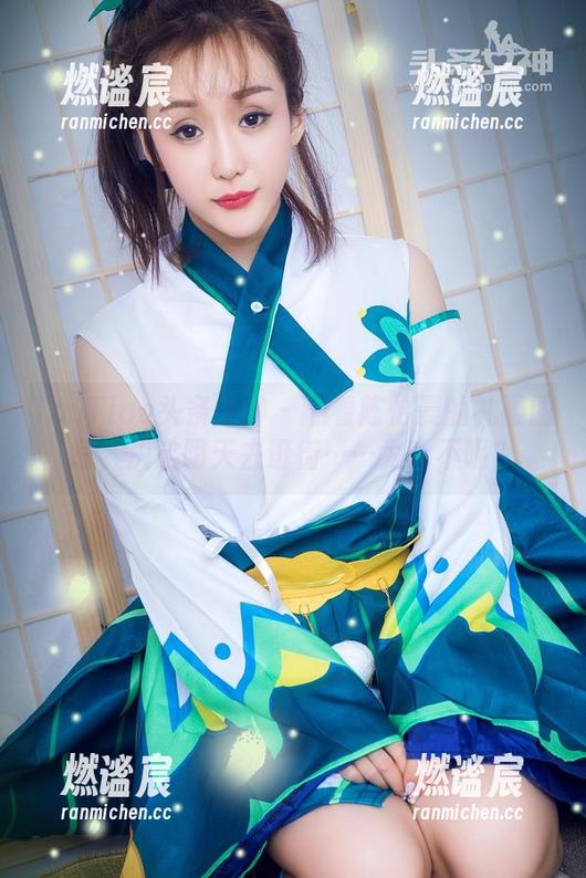 TouTiao头条女神-陈怡曼 TouTiao头条女神 - 翻看陈怡曼的礼服图册,决定明天去逛街……为啥不呢?