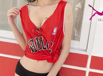 UGirls尤果网 – 夏天与王瑞儿的写真：好像可以闻到椰子和沙滩的味道