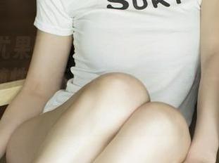 UGirls尤果网 – 赵智妍裸足写真集精选：优雅与随性并存，连地板都想来一段舞蹈！