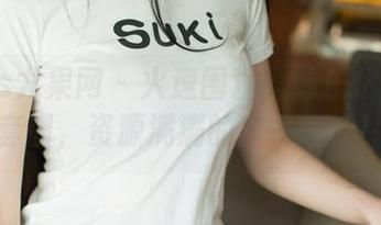 UGirls尤果网 – 火速围观！韩乐优的红裙套图，资源满满的秋冬气息！