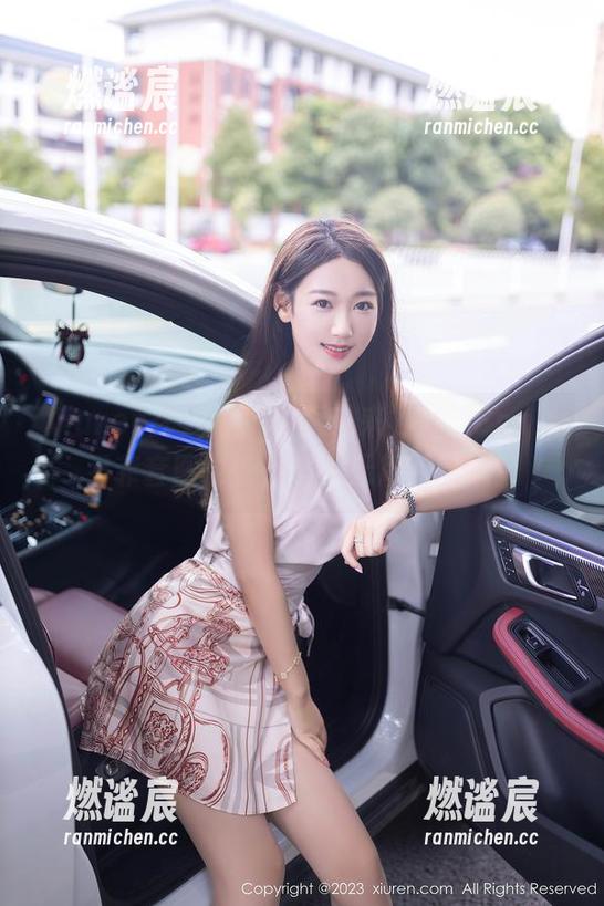 Xiuren秀人网-Emily尹菲 Xiuren秀人网 - 校服也来野餐?Emily尹菲套图更新,陷入无尽的幻想!