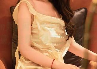 Xiuren秀人网 – 女王FoxYini孟狐狸的写真集，全集原图都在这儿等你哦！