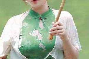Xiuren秀人网 – 下载伍晓丽Shirley的网袜，瞬间进化成高级时尚疼痛！
