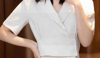 Xiuren秀人网 – 夏日随笔——妙可可Cheese又来更新作品了，居然还没穿衣服！