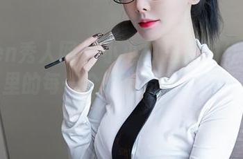 Xiuren秀人网 – 小小白思宜的红裙私拍，套图里的每一个瞬间都是我心里的悸动。
