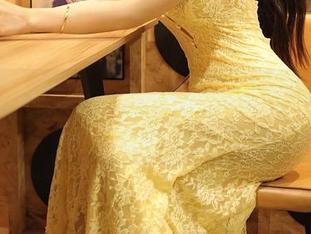 Xiuren秀人网 – 看这里！雨儿1494婚纱图包分享，仿佛能闻到花香
