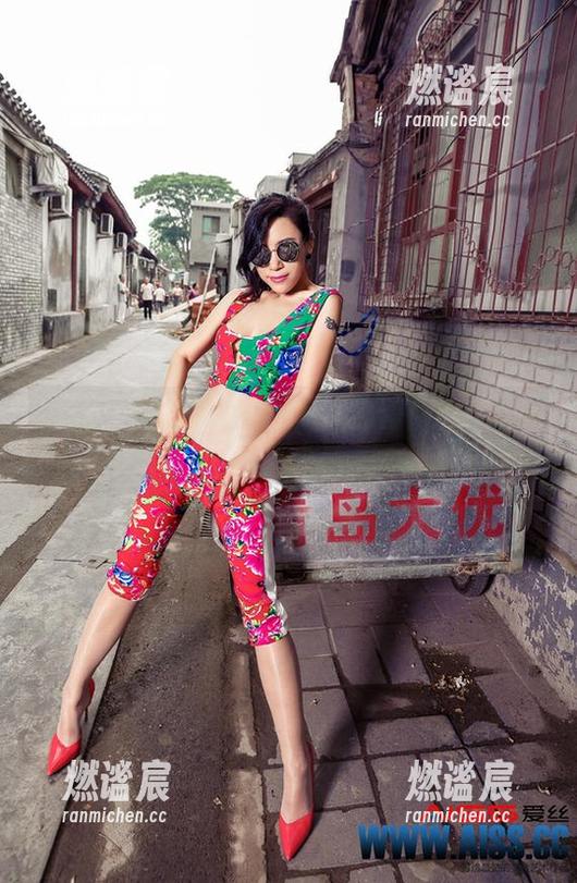 aiss-索菲 aiss - 索菲美腿,这组高清图片简直让人心醉