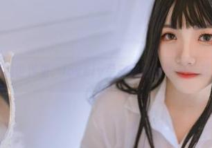 无圣光的世界里，lovely呆玄和她的牛仔裤就是焦点