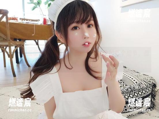 依依超级懒 依依超级懒的究极美足:原图和套图中的每个细节,都在默默撩拨!