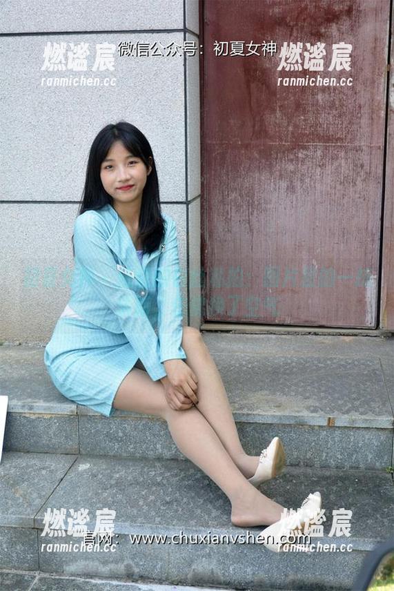 初夏女神-依依 初夏女神 - 依依的白丝私拍:图片里的一抹清新,仿佛换了空气