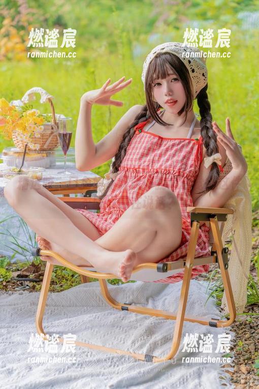 咬一口兔娘 精选咬一口兔娘制服照:我怎么觉得这件衣服好像在说话?