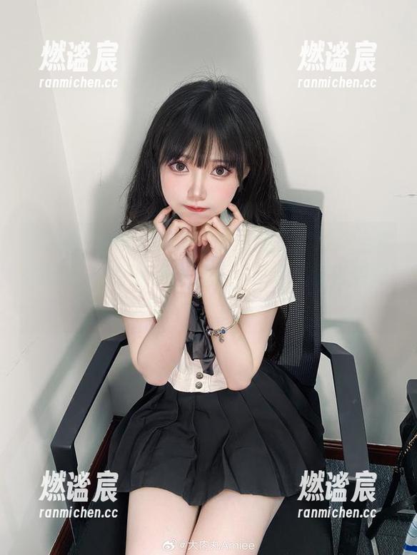 大肉丸Amiee 你见过“大肉丸Amiee泳池”的原图全套吗?看完我直接傻眼,不说了,快去看吧!