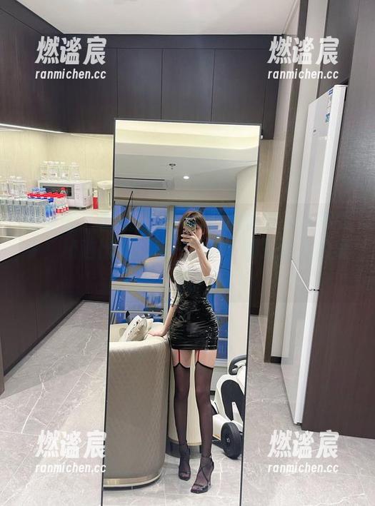 奔跑的晶骡子 微密圈 - 御姐腿精:奔跑的晶骡子从不失手,精选出来的每一脚步,都是迷人的延伸。