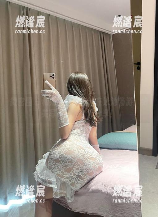 微密圈 - 和奶宝妹纸一起在泳池畅游：绝美写真集大公开分享！