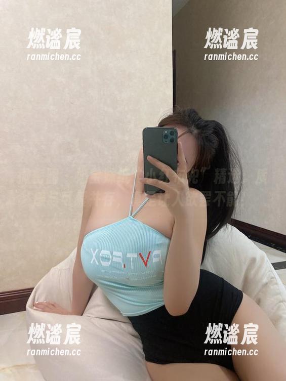 奶宝妹纸 微密圈 - 奶宝妹纸“小红布兜”精选:质感与可爱并存,真是让人欲罢不能!