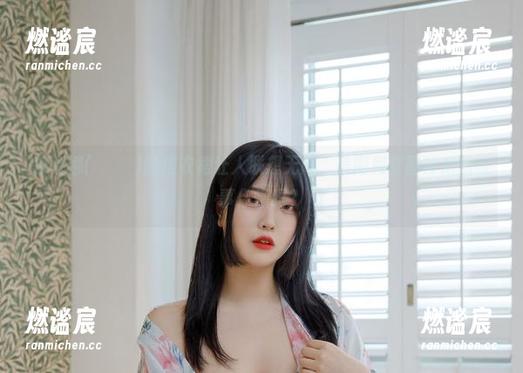 宋哈娜(송하나)的连衣裙让人联想无限，美图和套图背后的故事你懂吗？