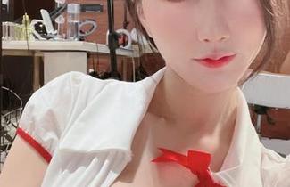 微密圈 – 看！小玉吃果冻的图集，真的天花板级别的尤物，心脏受不了啊！