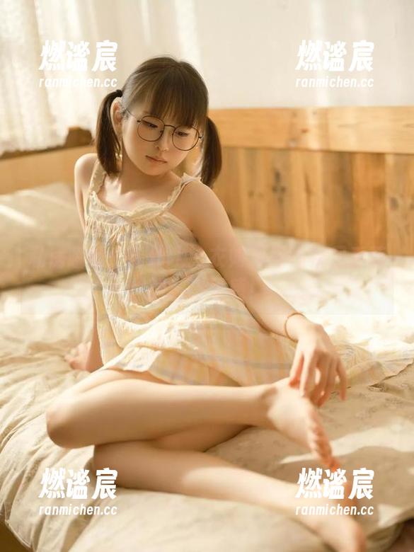 幼水铃衣 私房瞬间:看幼水铃衣如何捉住秋月爱莉的缥缈美感!