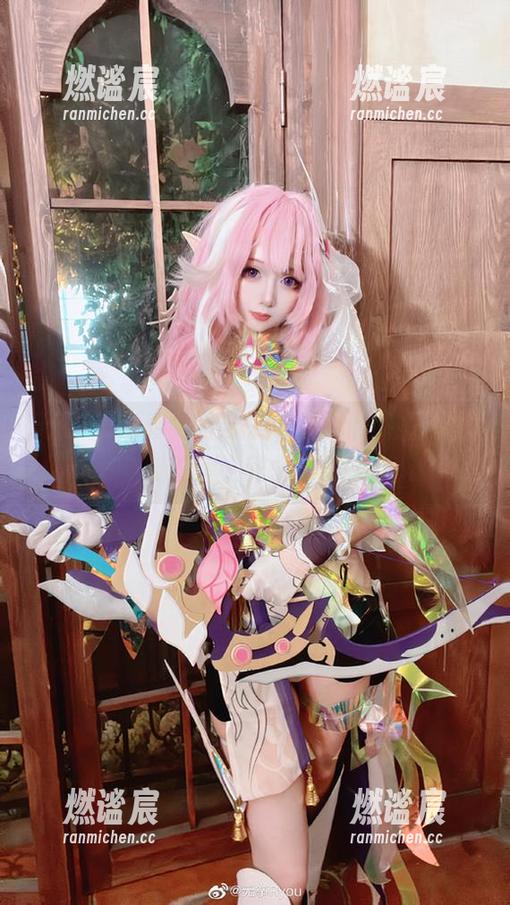 无筝ryou 无筝ryou修女精选写真:恍如在教堂里流连忘返,额…不对!