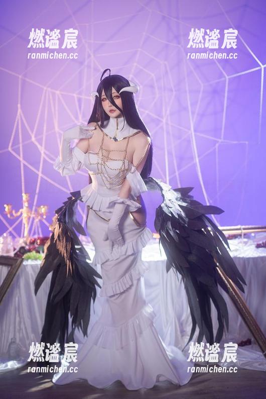 星之迟迟 星之迟迟的私人订制全套写真,粉红睡衣里的感性与理性交融!