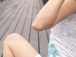 梦丝女神 – 观看王娇娇的死库水牛仔图包：时尚界的幽默担当！
