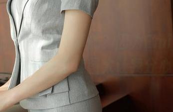 模范学院 – 上课效率低？因为Emily顾奈奈酱的最新教室套图太让我分心了！