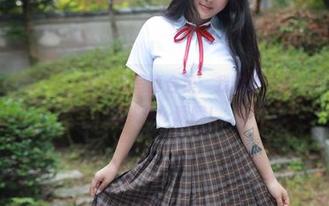 模范学院 – 徐cake姐姐的写真合集：我在镜头前如此优雅，但镜头外…嘿嘿！