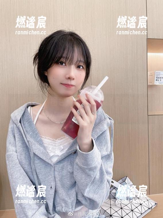 炸酱沐沐 间桐樱高清图包:炸酱沐沐终于放下她的小樱扇啦!