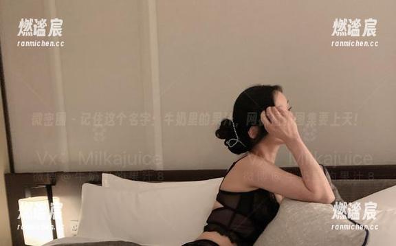 牛奶里的果汁 微密圈 - 记住这个名字:牛奶里的果汁,网袜福利图集要上天!