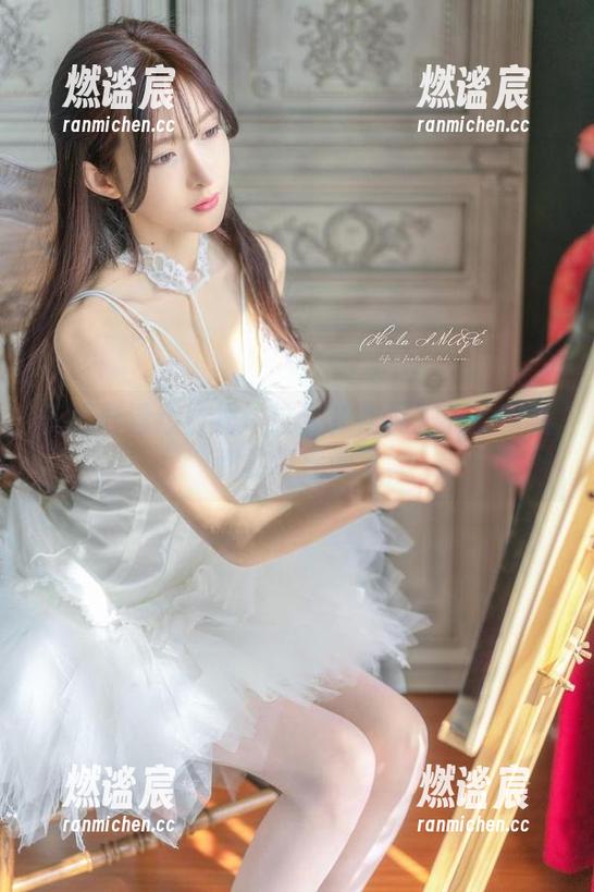 王羽杉 王羽杉透纱白裙:这全套作品把我的审美都重新捏造了