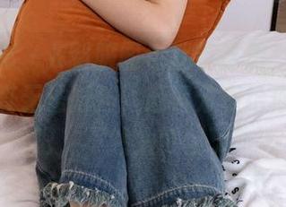 甜予摄影 – K制服图包就在这里，小语的魅力简直无法抵挡，赶紧分享给你的朋友吧，不然太可惜了！