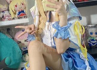 “白栎Shirly的双马尾写真图册，看看这活力四射的样子，谁说岁月无情？”内心有点小振奋。