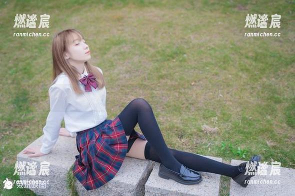 祖木子 泳装里的祖木子:这定制图集实在太撩,我要拿拐杖撑腰了!