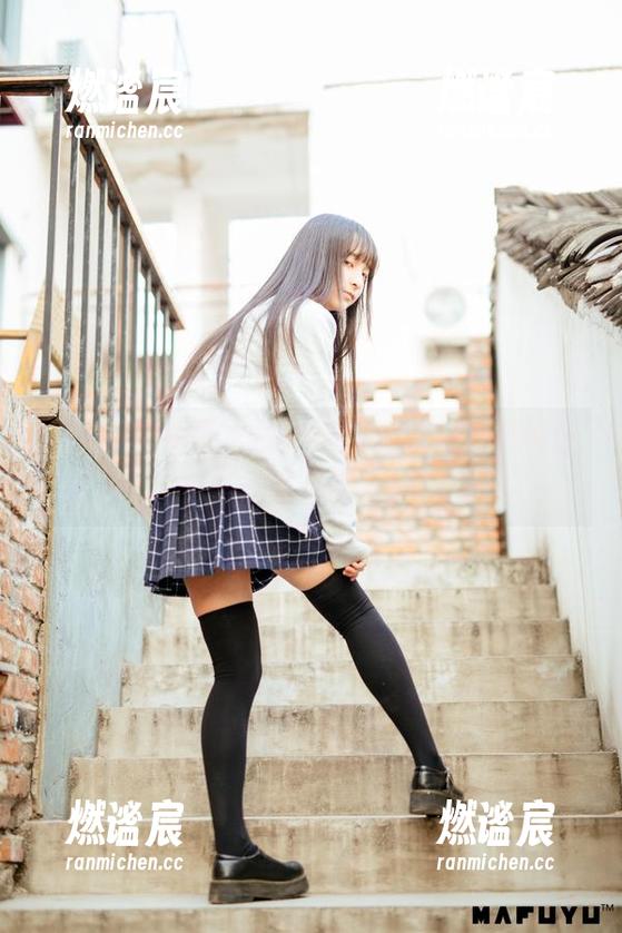 神楽坂真冬 神楽坂真冬再次放大招!裤袜女友图包分享,快来围观!