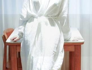 秀人网 – Lovely璐璐与她的体操服作品分享：真是不经意间的梦游，令人心颤的瞬间。