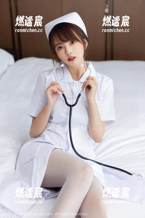 秀人网-伊小七MoMo 秀人网 - 伊小七MoMo与粉色的奇妙碰撞:原图与图片,简直是视觉的少女心爆表!