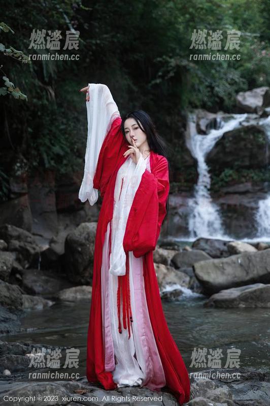 秀人网-夏晓Maggy 秀人网 - 夏晓Maggy的清纯风格,真的是一点都不做作?美图让人想一探究竟,她在想什么?