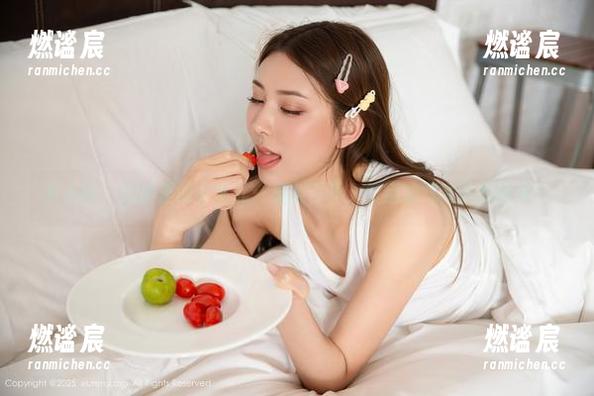 秀人网-安然儿 秀人网 - 短裤里的安然儿:福利写真,粉嫩的气息扑面而来!