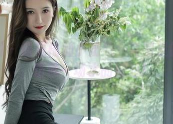 秀人网 – 遇见柚柚小奶瓶：套图里的泳装，仿佛一场水的派对！