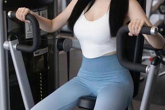 秀人网 – 白丝形影相随，跟随黄婧GIGI的高清套图，感受不一样的夏日！