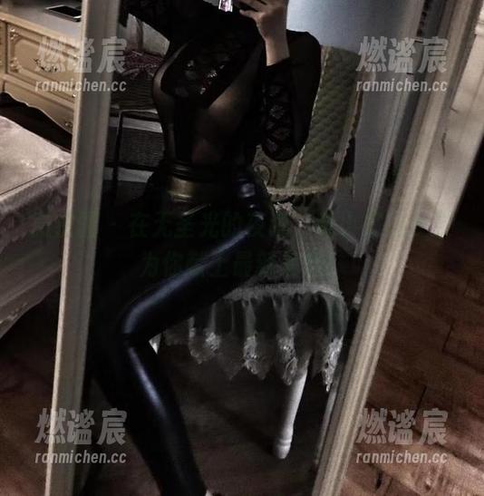 童小芯 微密圈 - 在无圣光的夜晚,童小芯的女友为你献上最新美图!