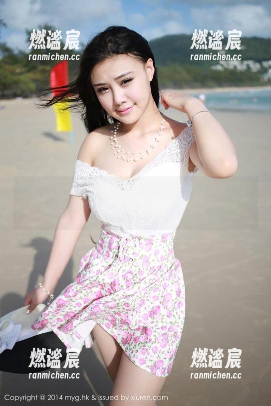 美媛馆-李七喜 美媛馆 - 李七喜的白裙画面:一阵清风,几分温柔,难道这就是心动的感觉吗?