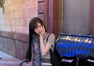 腐团儿Ikaros私拍：在教室里，谁说不能有点撩？