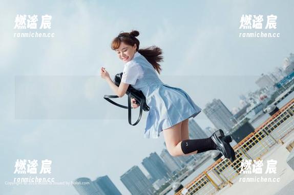 菠萝社-AngelaLee李玲 菠萝社 - AngelaLee李玲与泳池蟊图包更新,隐约透出的夏日情愫