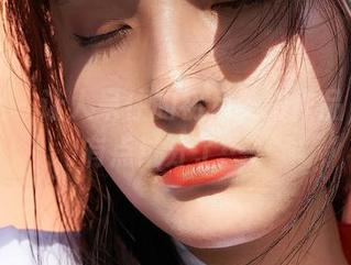 蜜桃社 – 让人呆住的初月美脚作品，真的有点过分了……